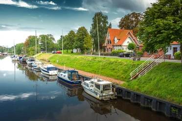 Boote im Rüstersieler Hafen