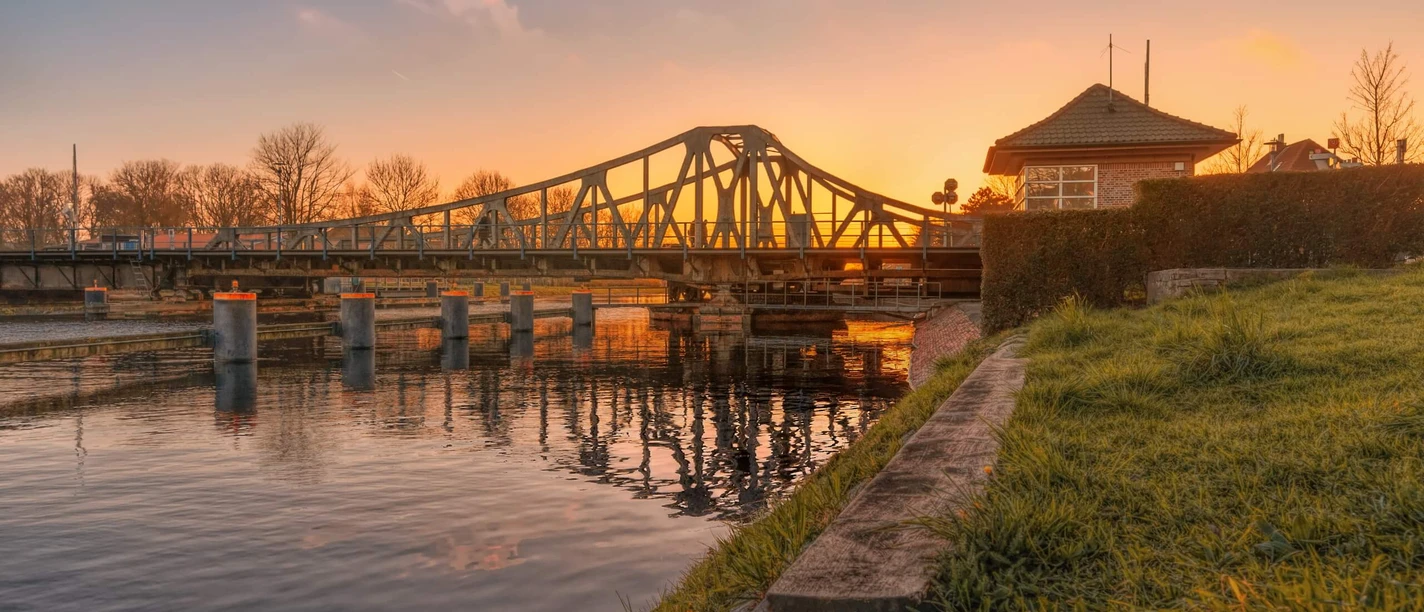 Deichbrücke in Wilhelmshaven