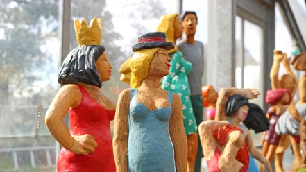 Bunte Skulpturen im Atelier von Ragna Reusch Bunte Skulpturen im Atelier von Ragna Reusch