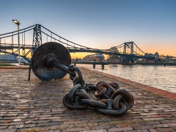 Blick vom Bontekai auf die Kaiser-Wilhelm-Brücke