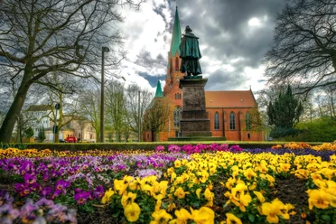 Kaiser-Wilhelm-Denkmal mit Christus- und Garnisonkirche