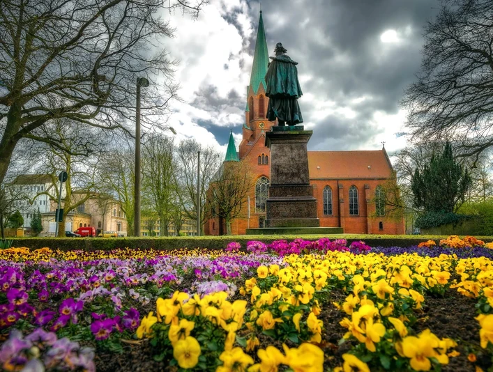 Kaiser-Wilhelm-Denkmal mit Christus- und Garnisonkirche
