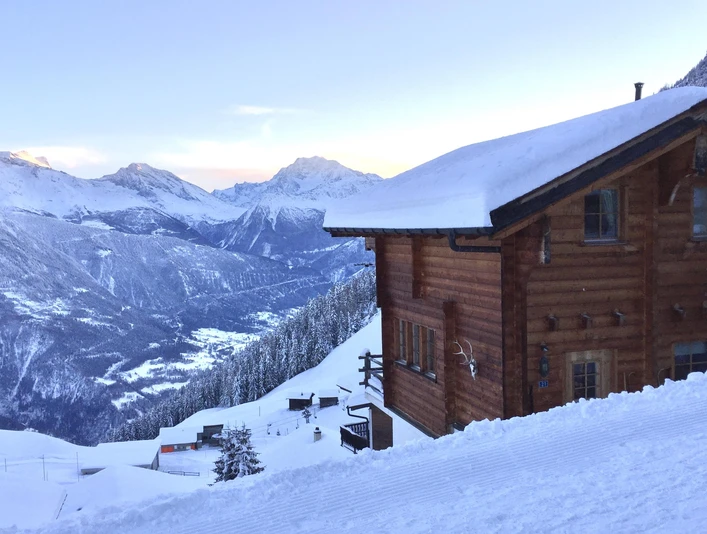 Chalet mit Blick ins Rhonetal