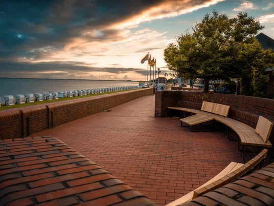 Bänke auf der Südstrandpromenade