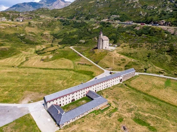 Gampisch_Altes Spittel.jpg Altes Spittel und BarralhausOld Spittel and Barral HouseAncien hospice et maison Barral