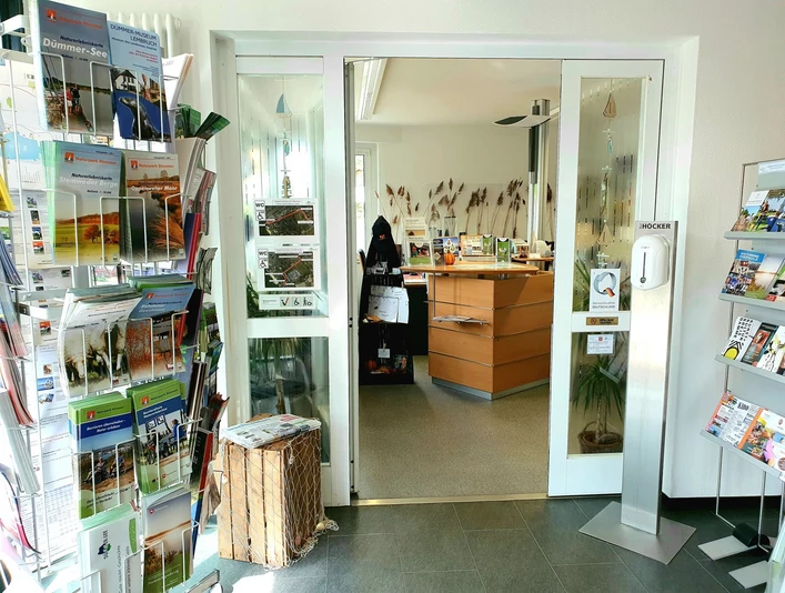 Eingangsbereich der Tourist Information Dümmerland