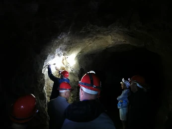 IMG_20200726_100328.jpg Innenaufnahme der GoldmineInterior shot of the gold mineVue intérieure de la mine d'or