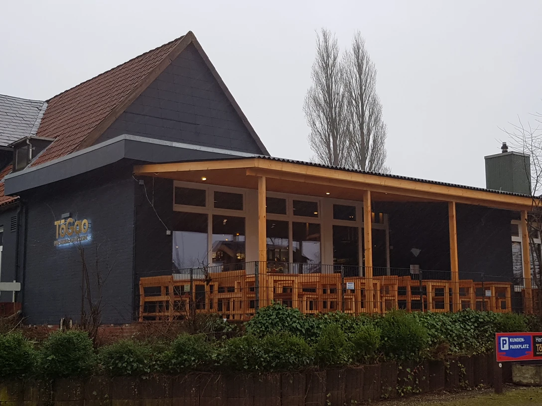 Restaurant_ToGao_Hemmoor_Eingang_mit Terrasse_BR_SG_Hemmoor.jpg