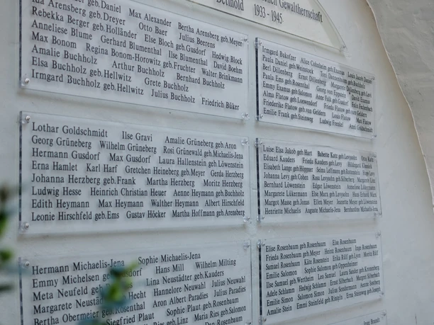 Gedenktafel für die Opfer der nationalsozialistischen Gewaltherrschaft in Detmold Gedenktafel in Detmold erinnert an Opfer der nationalsozialistischen Gewaltherrschaft 1933–1945.