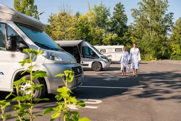 Urlauber auf dem Wohnmobilstellplatz am Kurpark Bad Bevensen Urlauber auf dem Wohnmobilstellplatz am Kurpark Bad Bevensen
