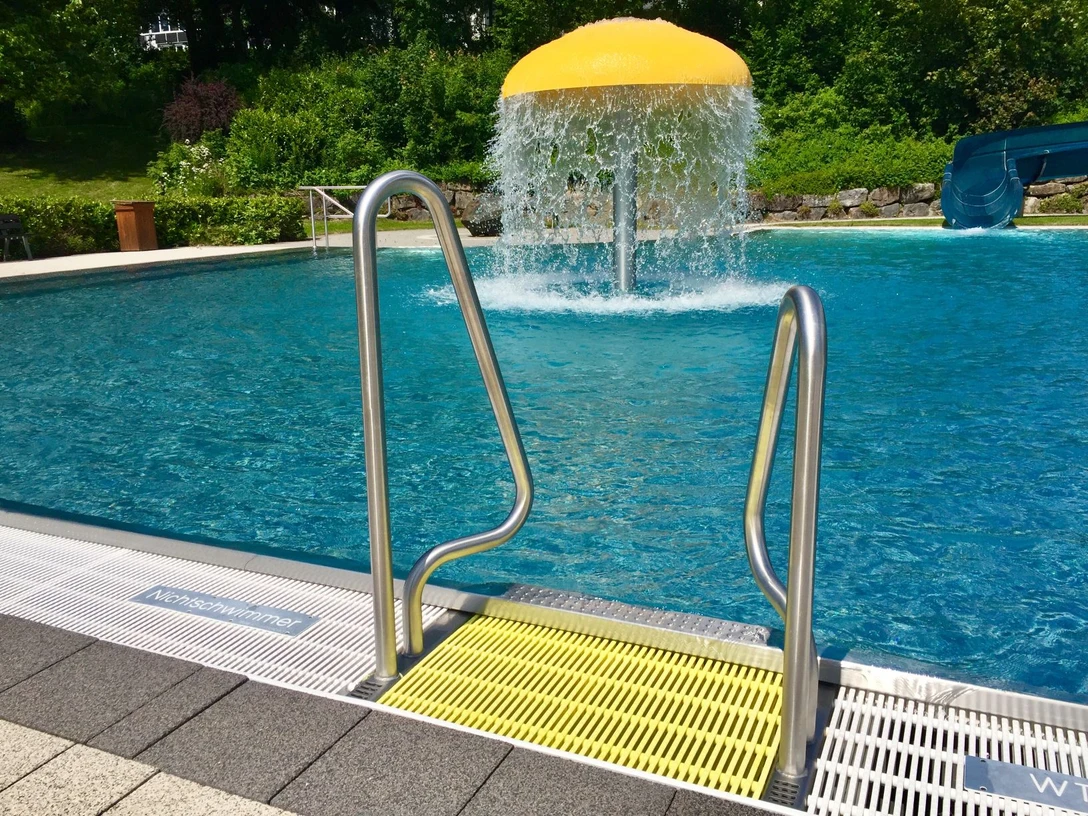 freibad-usseln-beckeneinstieg.jpg