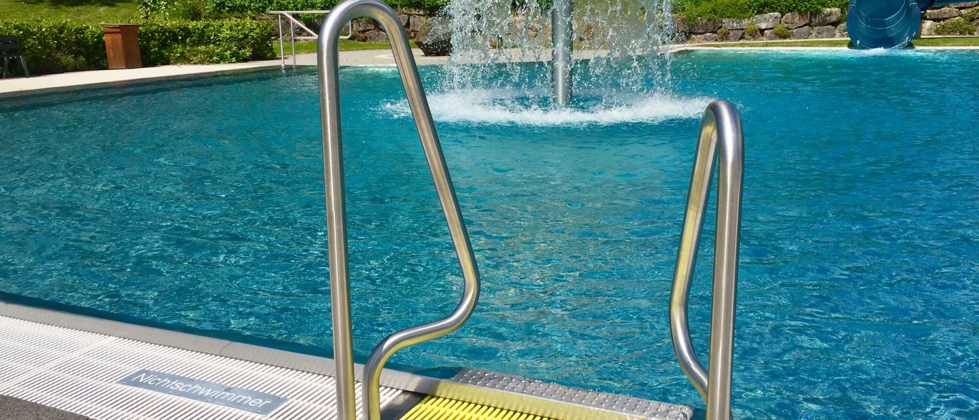 freibad-usseln-beckeneinstieg.jpg freibad-usseln-beckeneinstieg.jpg