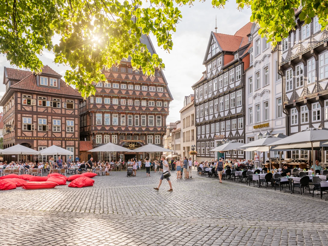 Marktplatz Hildesheim © Hildesheim Marketing GmbH, Foto Dagmar Schwelle.jpg