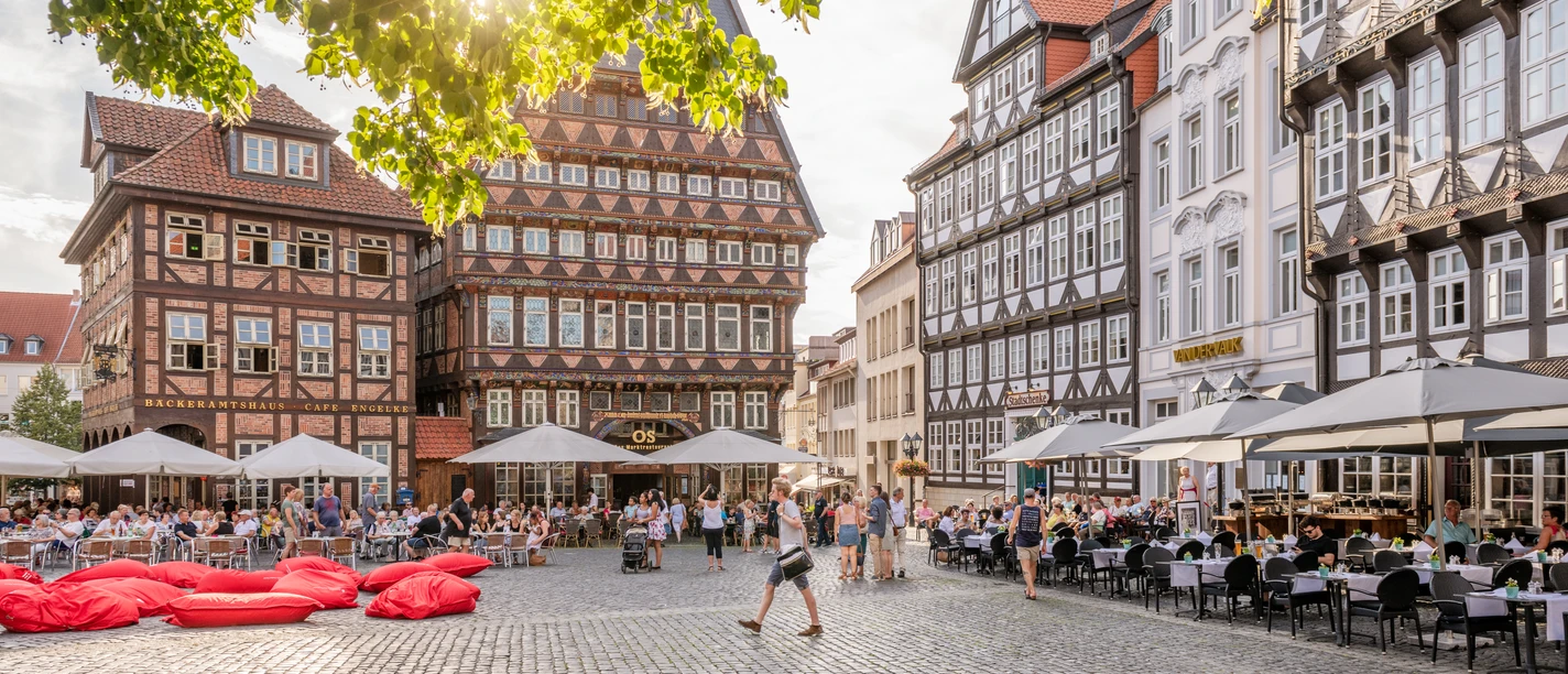 Marktplatz Hildesheim © Hildesheim Marketing GmbH, Foto Dagmar Schwelle.jpg