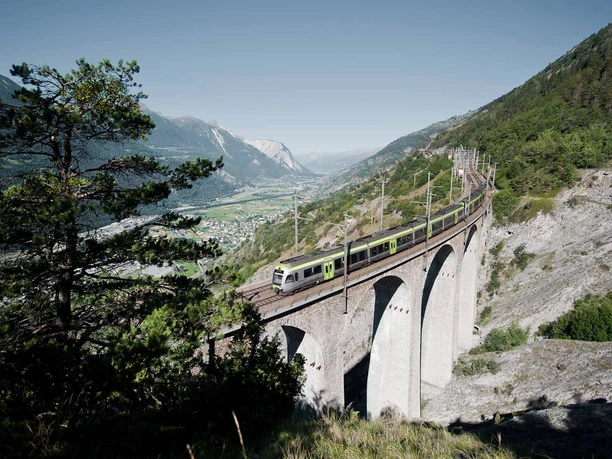 bls-loetschberg-route-luogelkinnviadukt-hohtenn-sommer.jpg