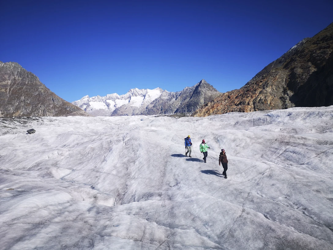 Gletschertour auf dem Grossen Aletschgletscher in der Aletsch Arena Gletschertour auf dem Grossen Aletschgletscher in der Aletsch Arena