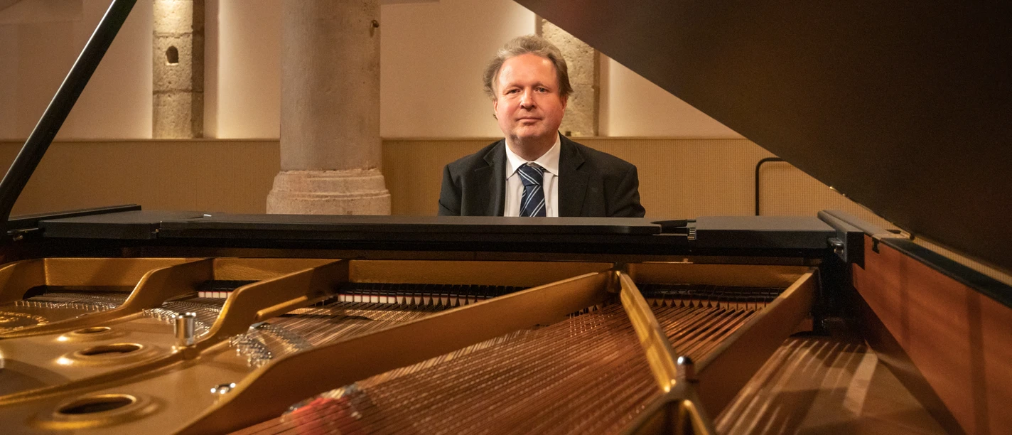 Ronald Uhlig - Die Klaviersonaten Ludwig van Beethovens (1. Konzert) / Landesmusikakademie Sondershausen 2020 © Jana Groß Ronald Uhlig - Die Klaviersonaten Ludwig van Beethovens (1. Konzert) / Landesmusikakademie Sondershausen 2020 © Jana Groß
