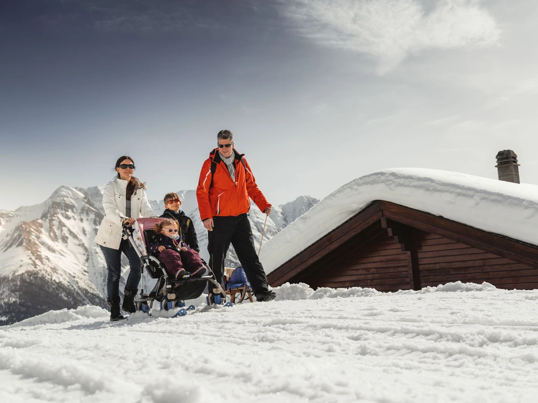 Winterwandern Herrenweg in der Aletsch Arena Winterwandern Herrenweg in der Aletsch Arena