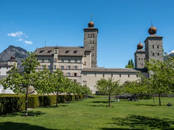 47107862674_fbf1bb2946_k (1).jpg Bild des StockalperschlossesPicture of Stockalper CastleImage du château de Stockalper