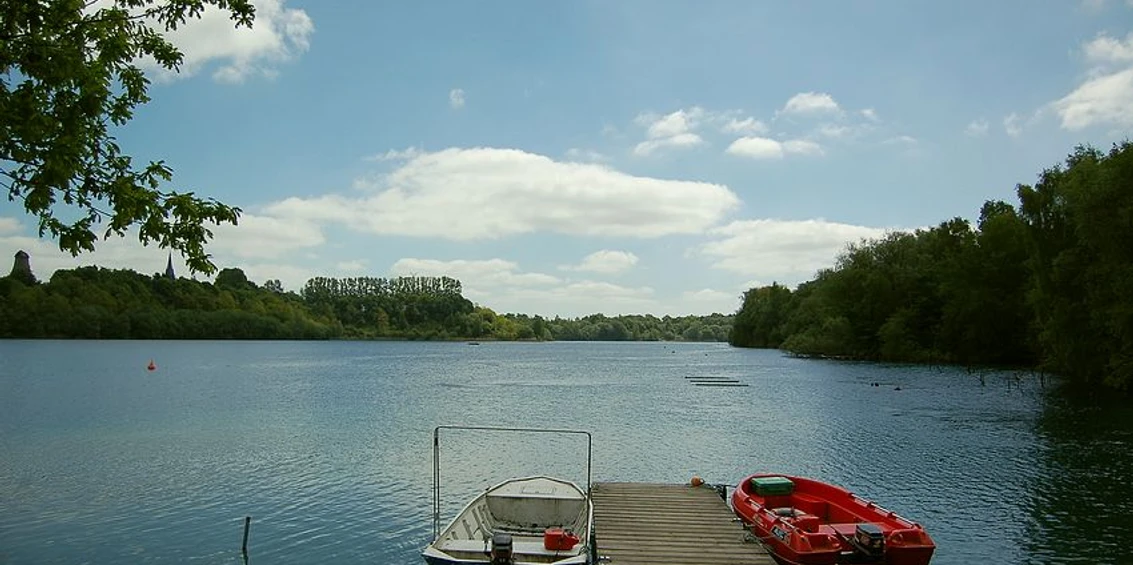Campingplatz_Kreidesee_See-mit-Steg_Hemmoor_BR_SG_Hemmoor.jpg