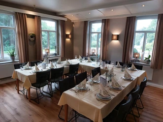 Restaurant_Golsch_Innenansicht_Eingedeckte_Tische_Hechthausen_BR_Thorsten_Golsch.jpg