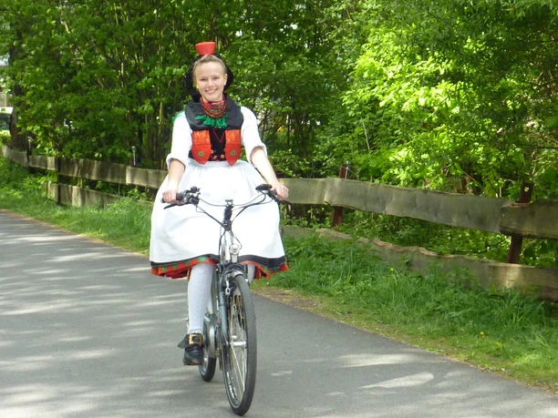 2011-05-03 RK fährt E-Bike_HE.jpg