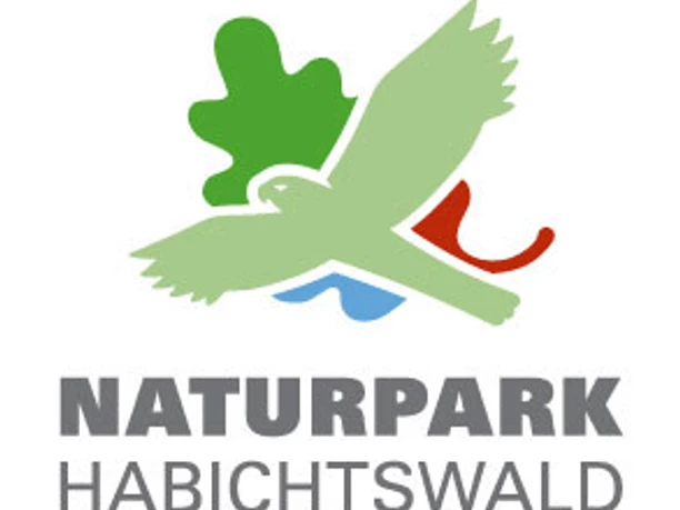 LOGO hochkant Naturpark Habichtswald