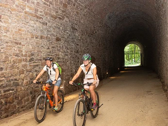 Radfahrer im Carlsbahntunnel