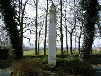 Gemeindefriedhof Trauernde Frau 1 Museum Trutzhain Schwalmstadt