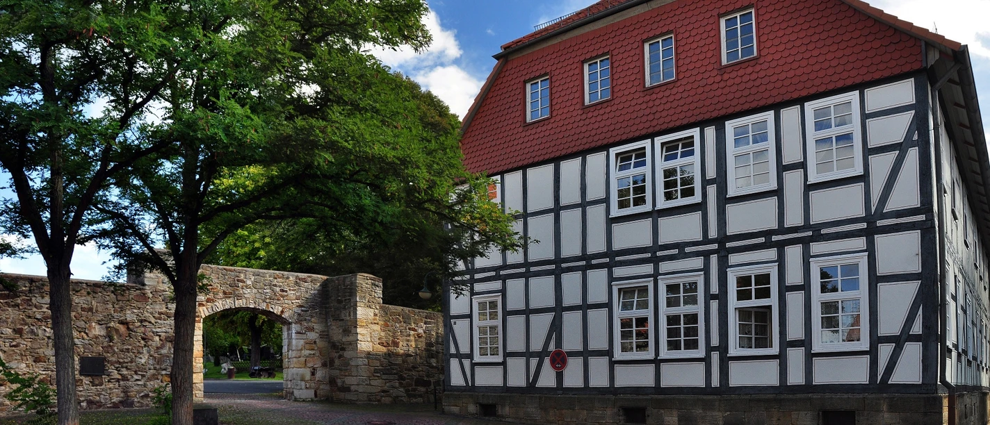 15MaraT.Schulplatz-web