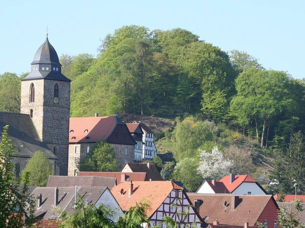 Altstadt Naumburg mit Burgberg oberhalb der Stadt