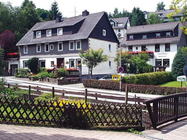Hausansicht Gästehaus Dietrich, Stryckweg
34508 Willingen
Bild für Gastgeberverzeichnis 2004