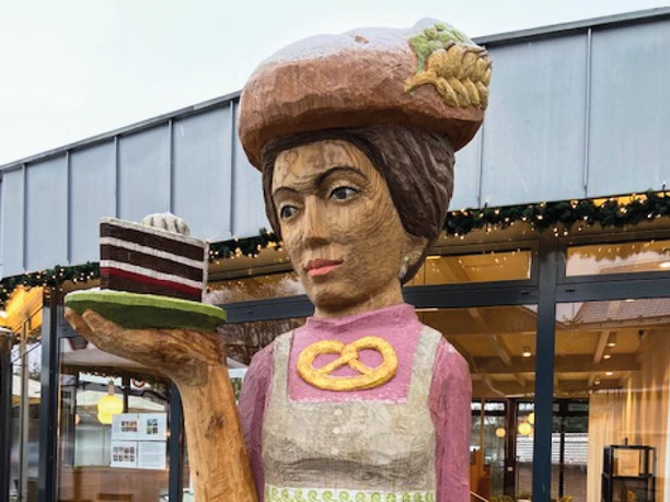 Skulptur Frauenpower Lena Dippel Schw lmer Brotladen Dame3