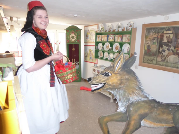 Rotkäppchen im Märchenhaus