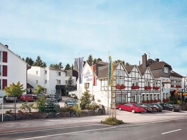 Aussenansicht Posthotel Usseln sDateiformat: DCS
Erzeugt von: Adobe Photoshop Version 4.0.1
Datum: 13.05.1998 11:01 Uhr
Name: Hausansicht-Retusche