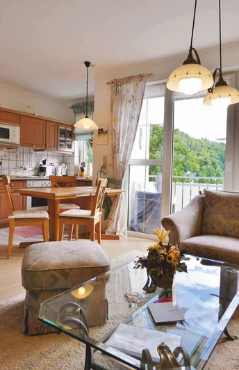 Wohnzimmer + offene Küche