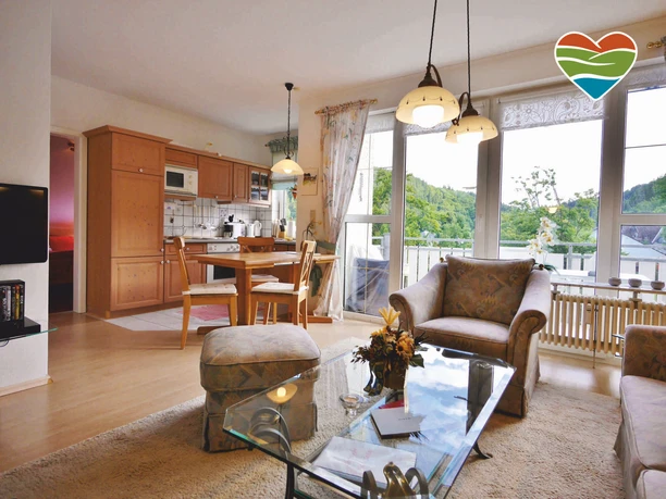 Wohnzimmer + offene Küche