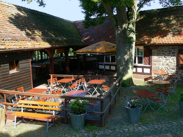 Homberg Hohenburg Innenhof Burgstube