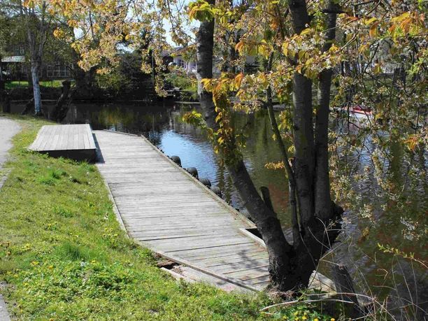Kanusteg am Hotel Am Medemufer