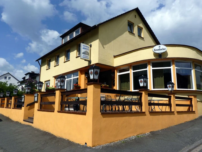 Hausansicht mit Freisitz