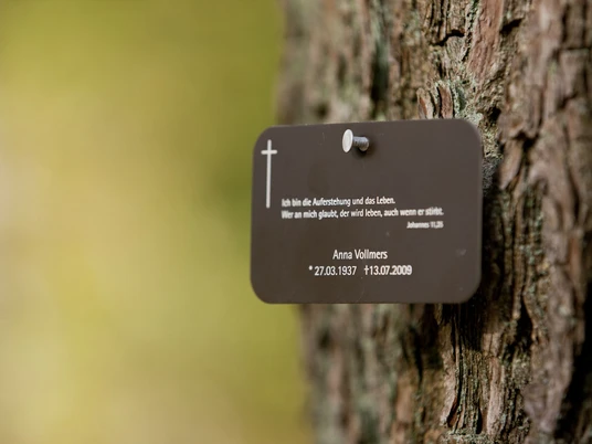 Namensschild im Friedwald