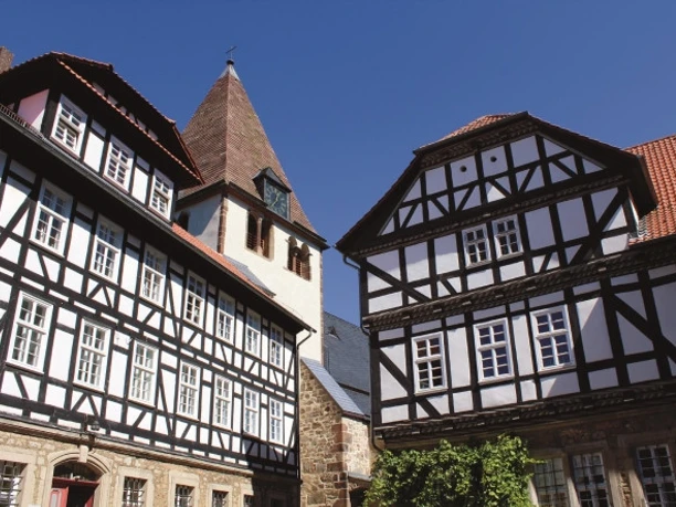 Stift Kaufungen mit Stiftskirche.