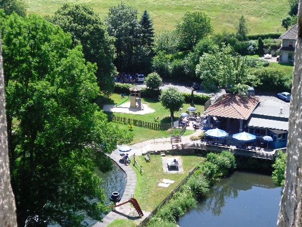 Naturschwimmbad Wallenstein-Bad_Blick_von_der_Burg_klein