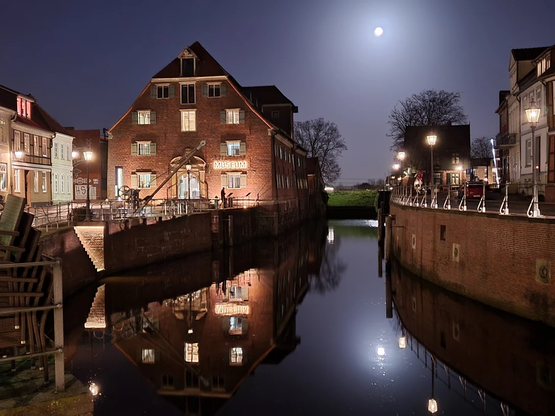 Museum Schwedenspeicher im Mondlicht Museum Schwedenspeicher im MondlichtMuseum Schwedenspeicher in the moonlightMuseum Schwedenspeicher i måneskinMuseum Schwedenspeicher in het maanlicht