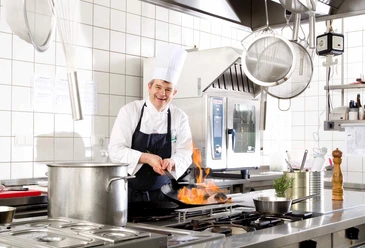 Koch bei der Arbeit