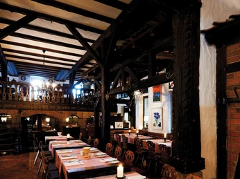 der Grischäfer Innenraum mit Galerie