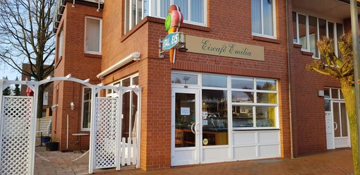 Eiscafe_Emilia_Aussenansicht_Hemmoor_BR_SG_Hemmoor.jpg