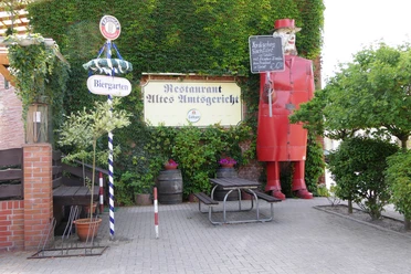 Restaurant_Altes_Amtsgericht_Osten_Aussenansicht_Zugang_Biergarten_BR_SG_Hemmoor.JPG