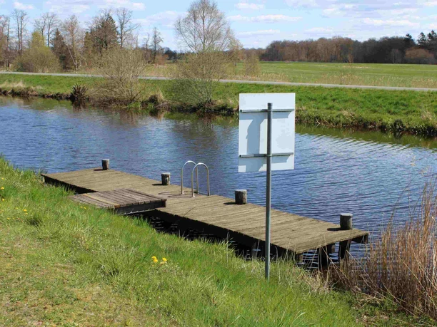 Boots- und Kanuanlger mit Schutzhütte Süderende Steinau