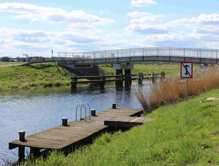 Boots- und Kanuanlger mit Schutzhütte Süderende Steinau
